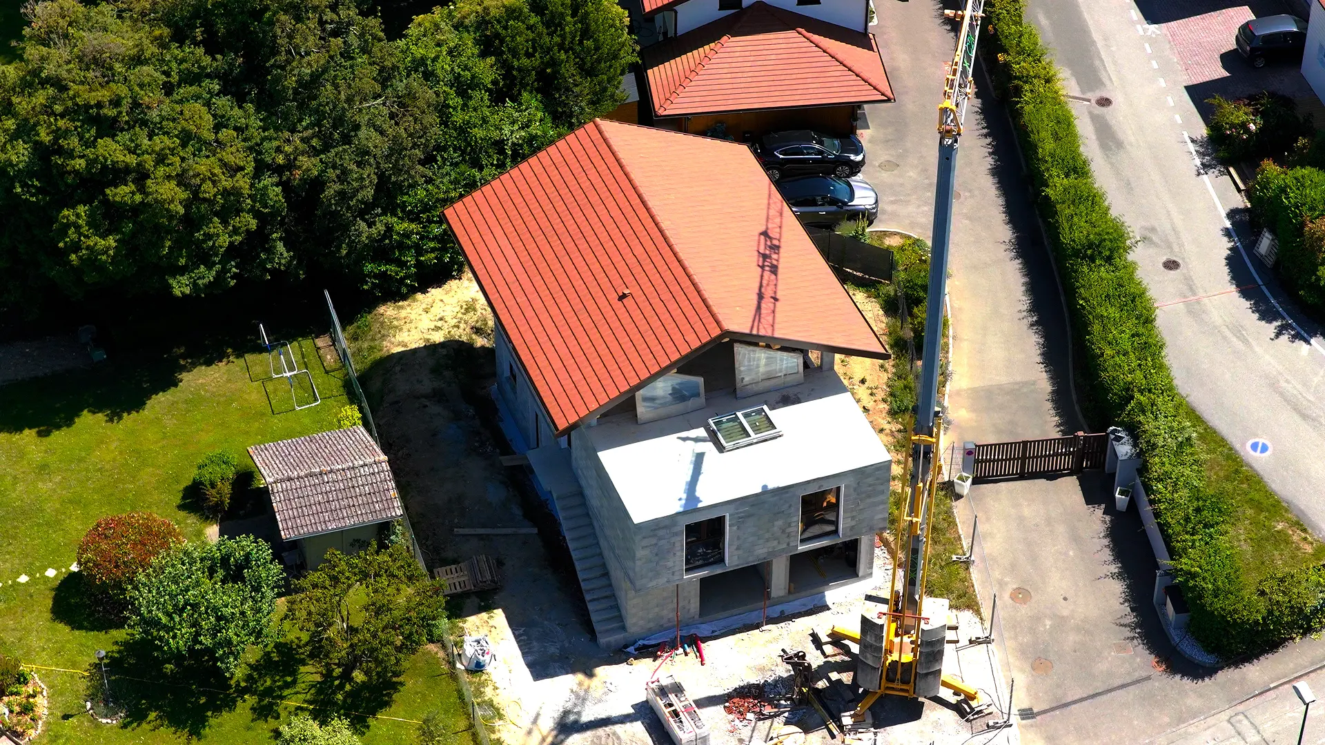 Charpente bois réalisée par C2K Charpente, chantier d'Yvoir — vue par drone