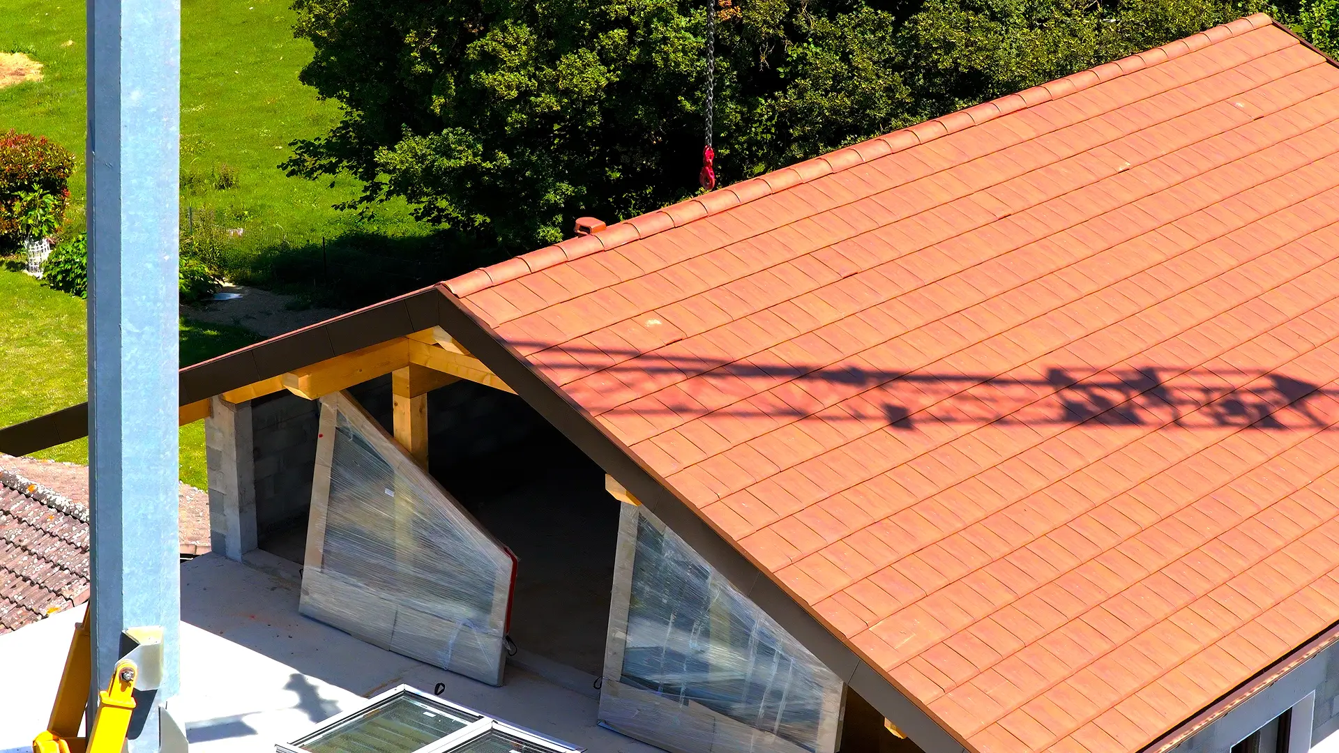 Détail de charpente neuve vue du ciel, chantier d'Yvoir, C2K Charpente