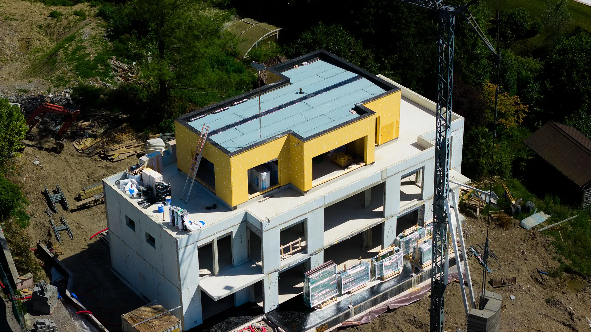 Montage d'ossature bois au sommet d'un bâtiment, Chens-sur-Léman, C2K Charpente